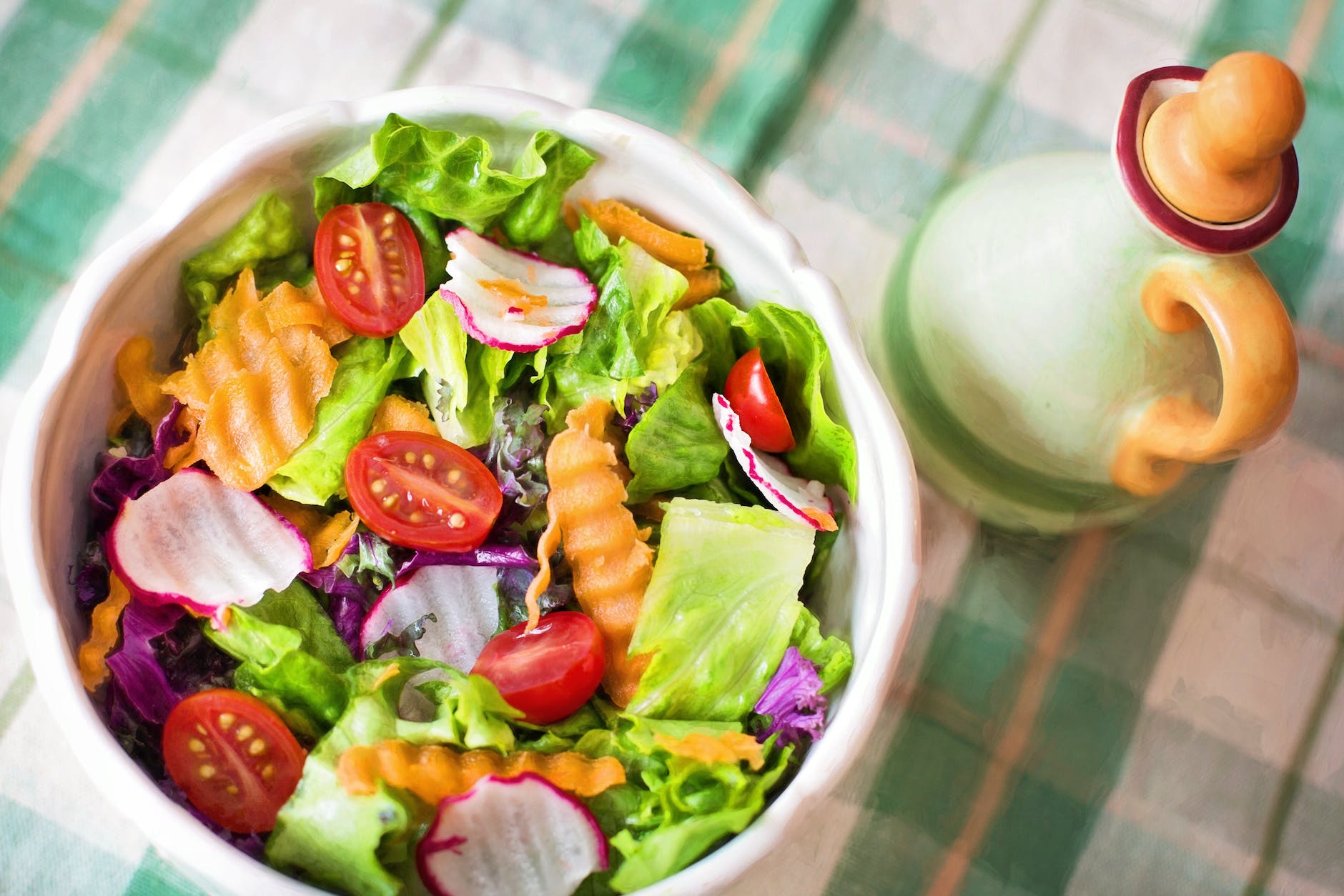 Fresh Green Salad With Peaches & Tomatoes